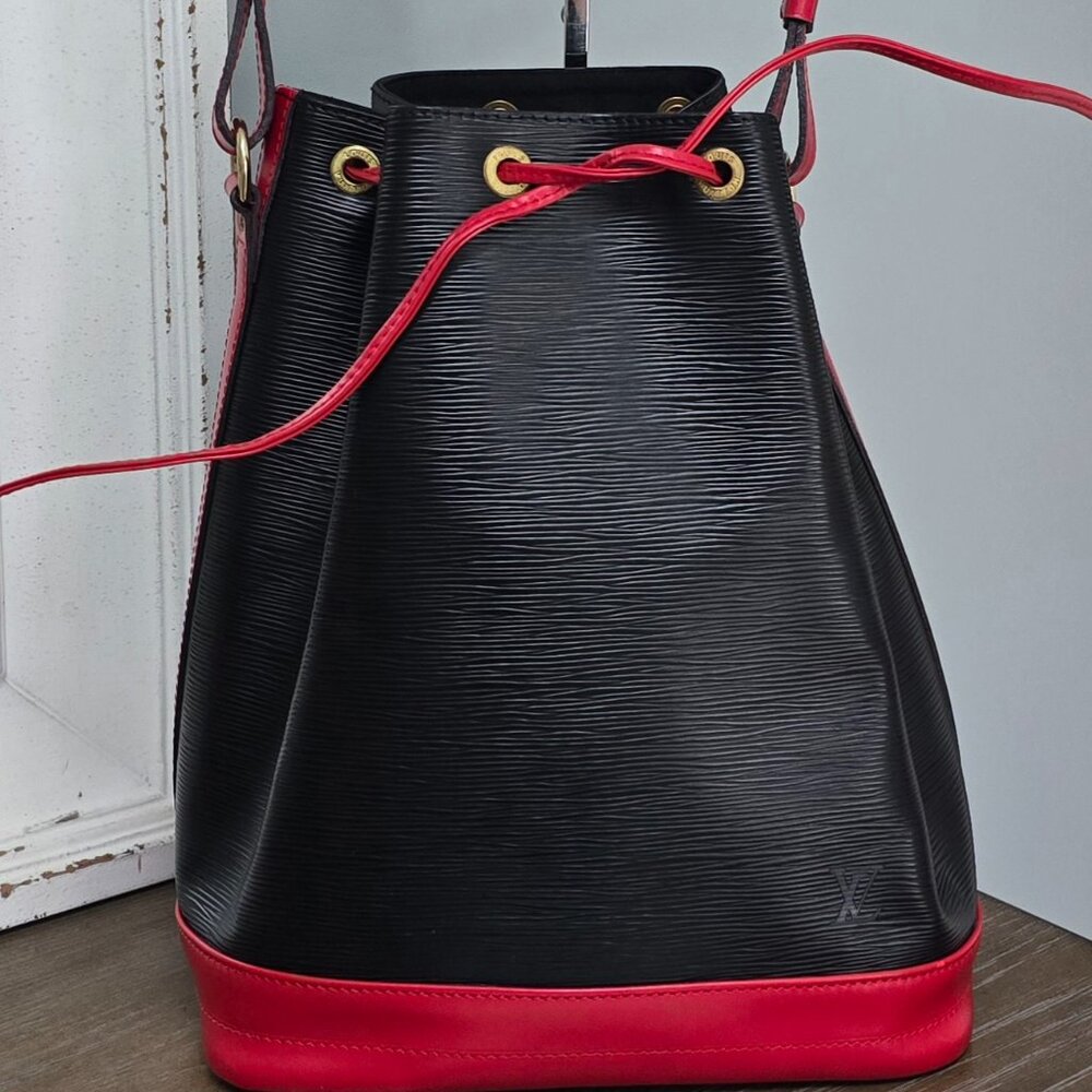 Noe GM Red & Black Epi Leather Louis Vuitton Shoulderbag